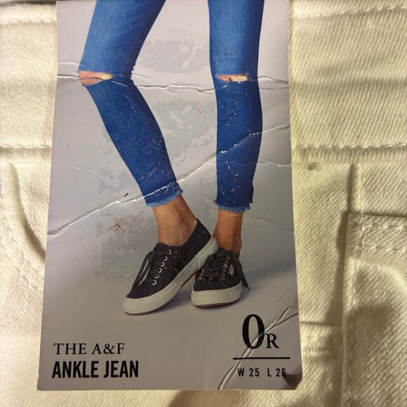 Abercrombie & Fitch The A&F White Ankle Destroyed Skinny jeans NWT size 25/0 R - Picture 3 of 6